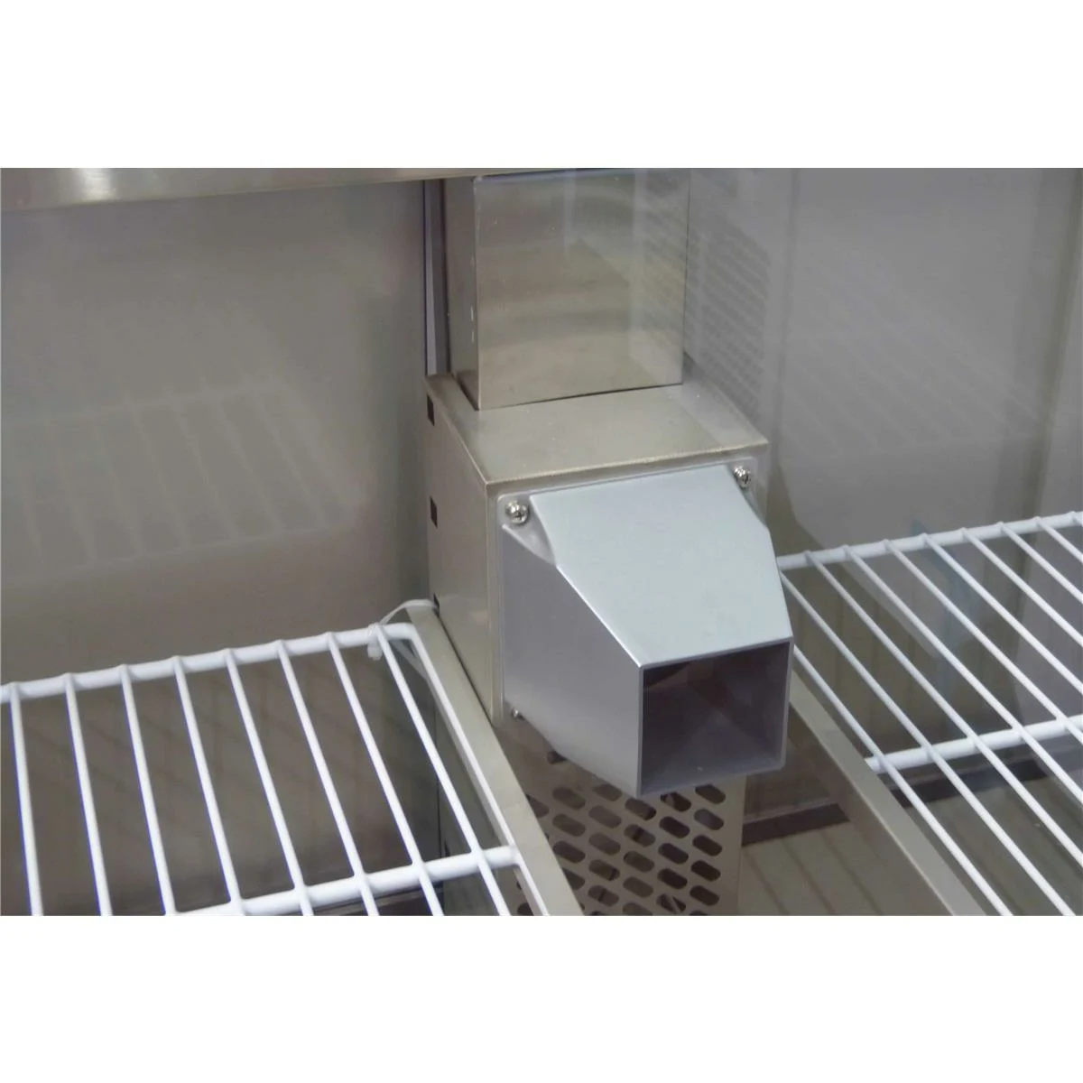 Pizzatisch 3 Türen, mit Unterbaukühlung, 140 x 70 Kühlaufsatz GN1/3 mit Glas - Image 6